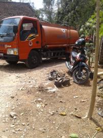 MASIH KEKERINGAN, BPBD SALURKAN BANTUAN AIR BERSIH